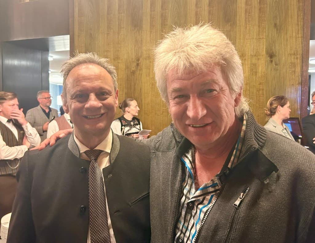 Fabian zusammen mit Ständeratspräsident Stefan im Bundeshaus.